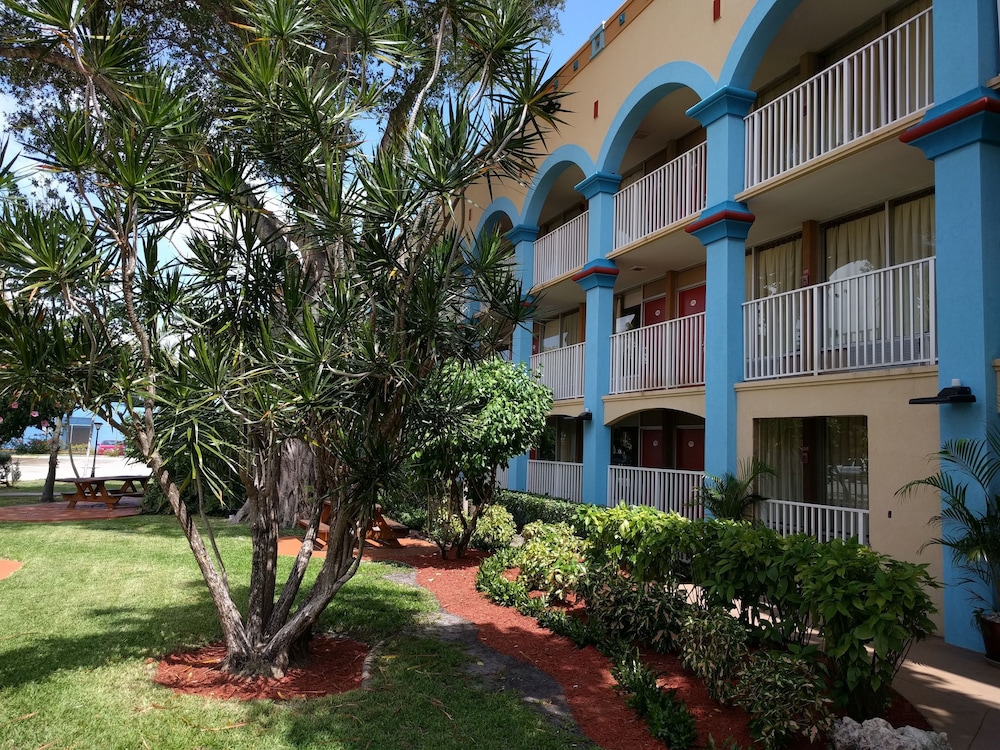 Red Carpet Inn Airport And Cruise Port Hotel Fort Lauderdale,Fort Lauderdale>>Dania Beach,2 star