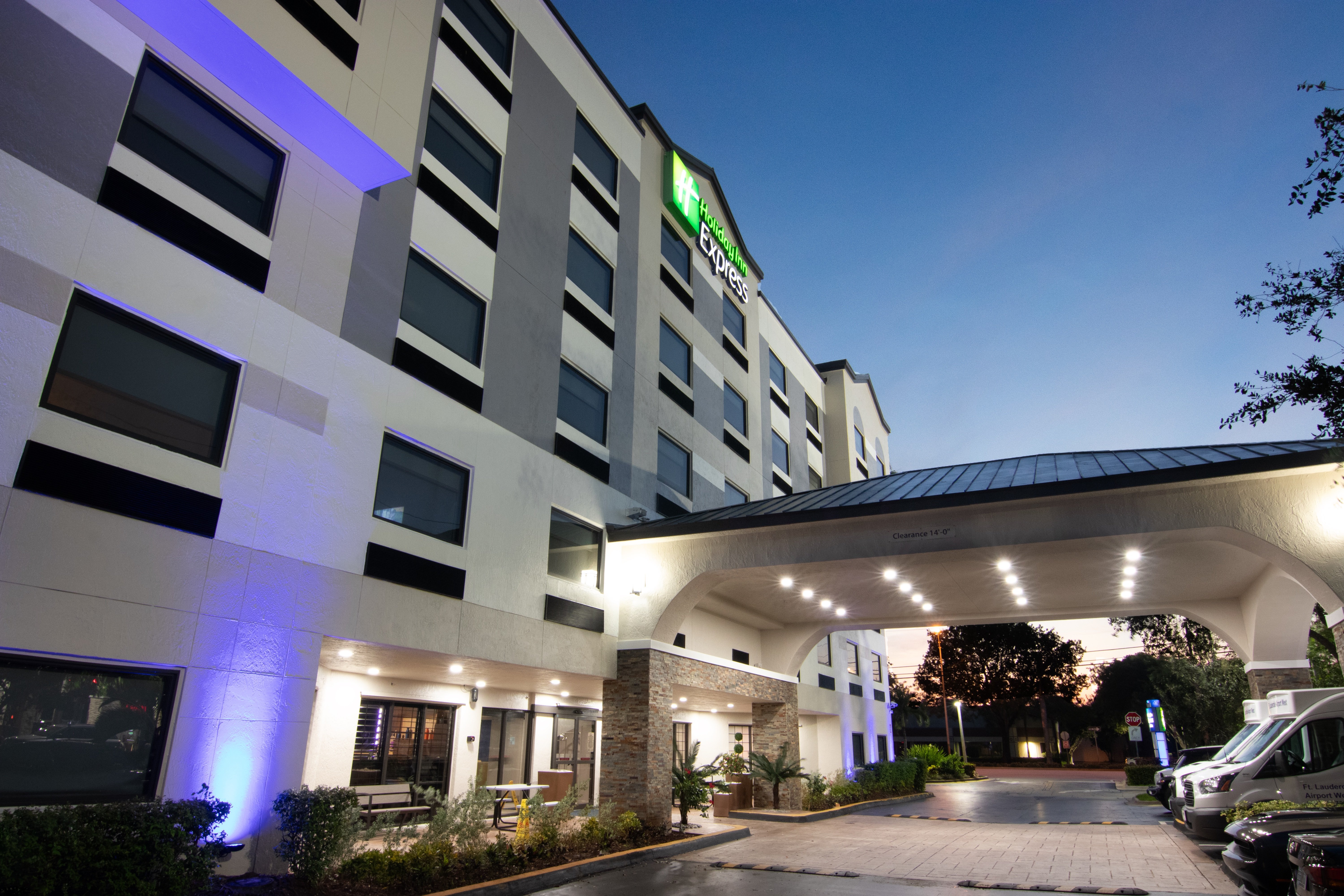holiday inn express and suites fort lauderdale airport west