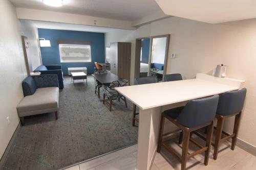 holiday inn express and suites fort lauderdale airport west