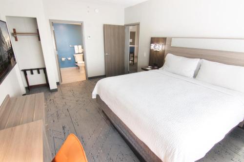 holiday inn express and suites fort lauderdale airport west