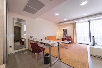hotel hec residence milocer