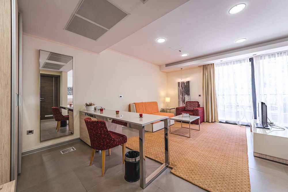 hotel hec residence milocer