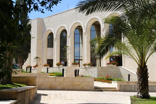 notre dame center guest house