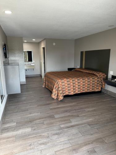 Nola Inn & Suites,,2 star