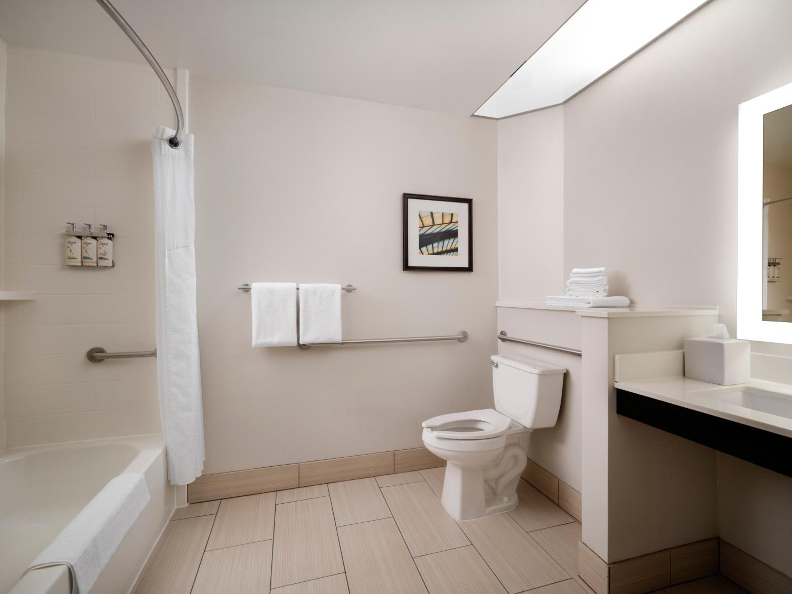 holiday inn express and suites new orleans airport