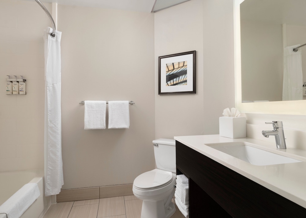 holiday inn express and suites new orleans airport