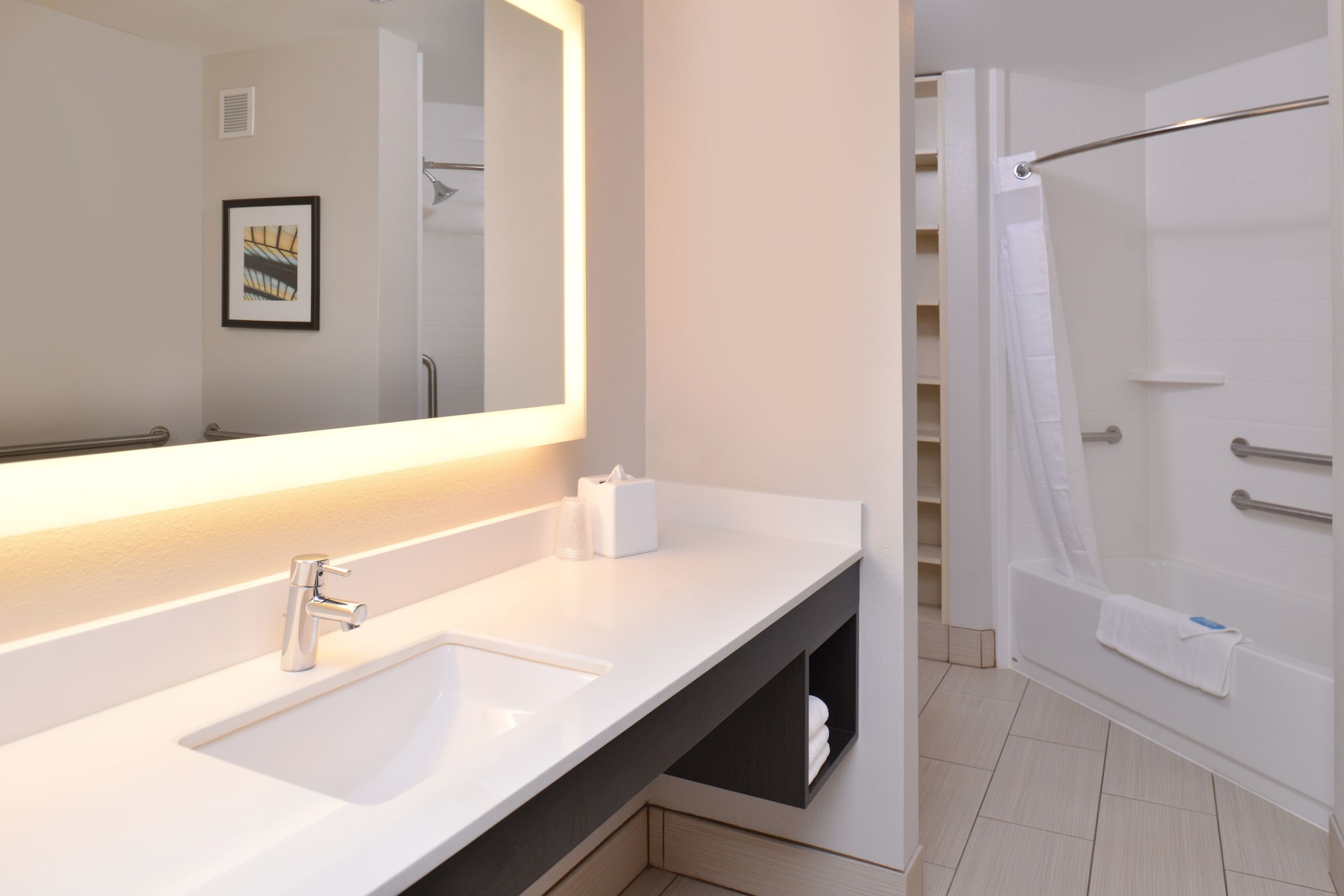 holiday inn express and suites new orleans airport
