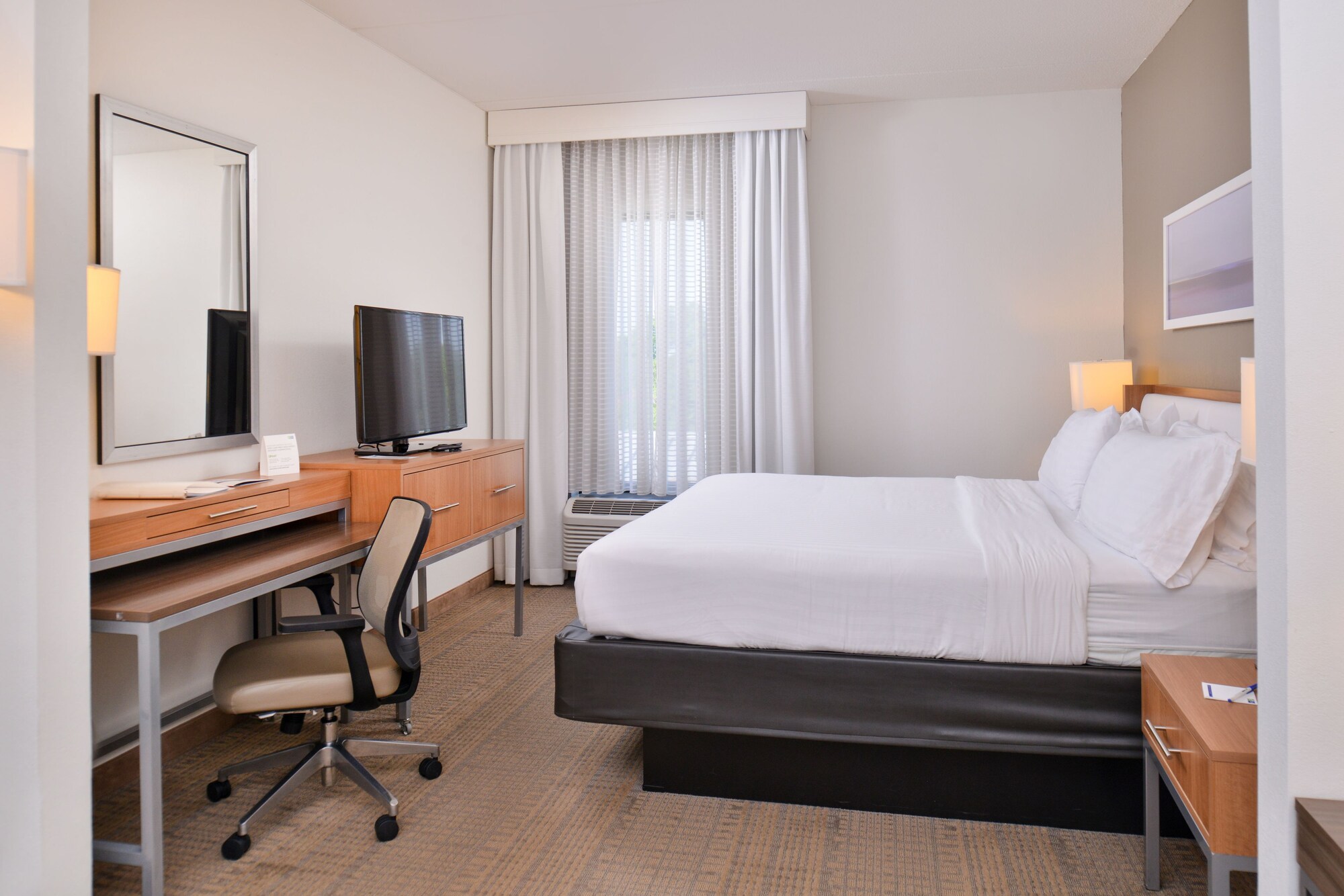 holiday inn express and suites new orleans airport