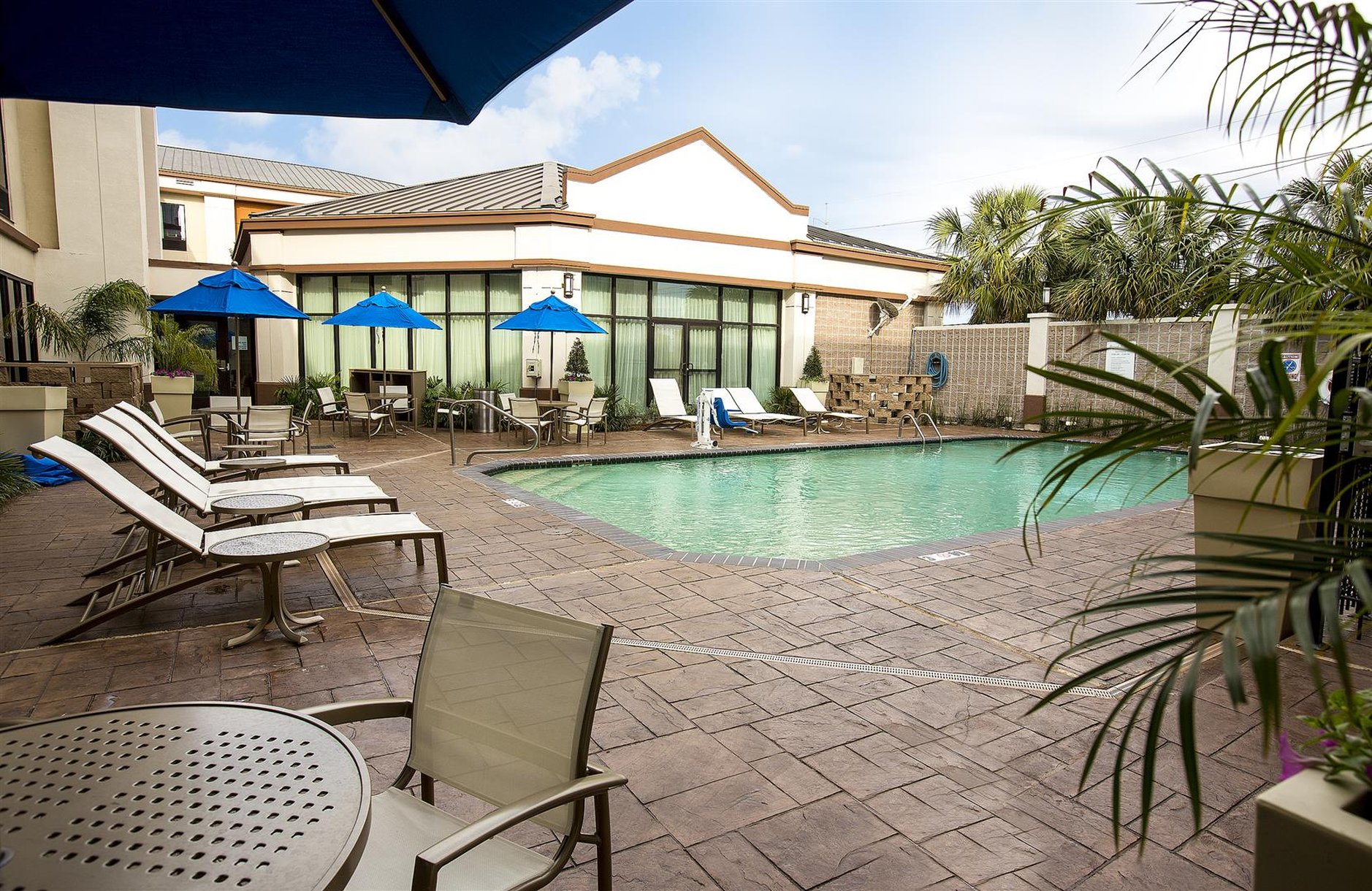 holiday inn express and suites new orleans airport