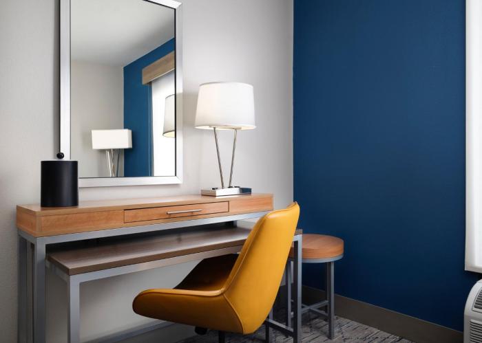 holiday inn express and suites new orleans airport