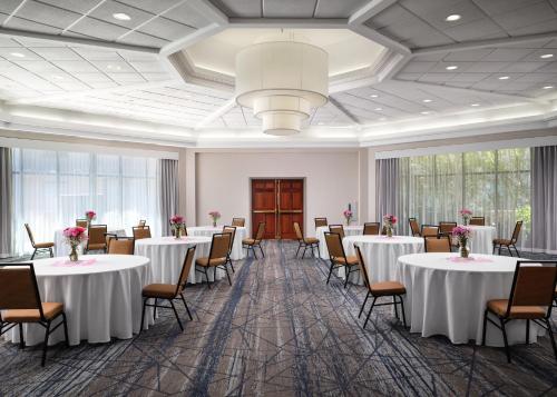 holiday inn express and suites new orleans airport