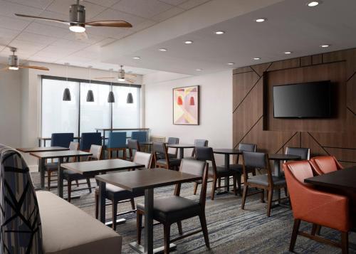holiday inn express and suites new orleans airport