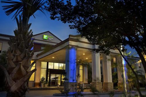 holiday inn express and suites new orleans airport