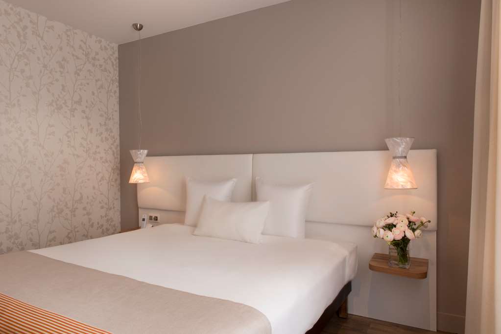 hotel magenta 38 by happyculture