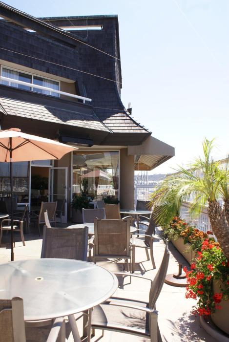 bay club hotel and marina