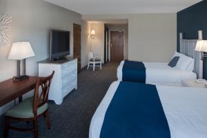 bay club hotel and marina