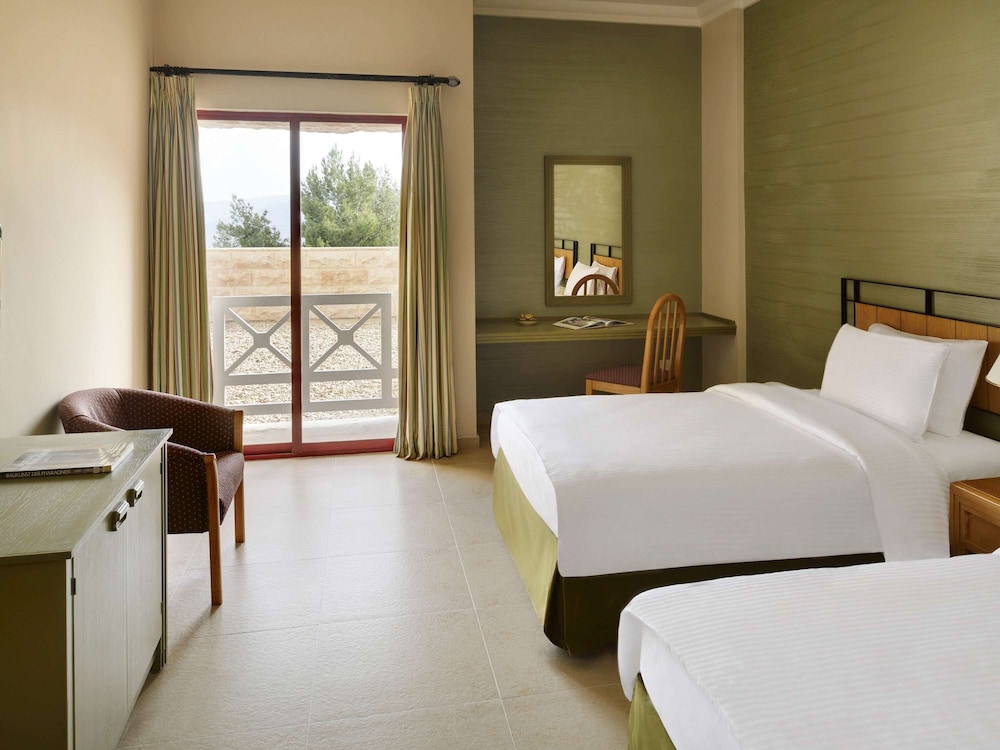 grand mercure petra