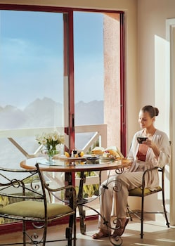 grand mercure petra