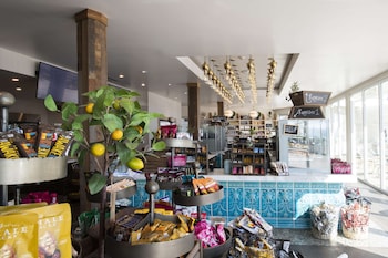 hotel del coronado curio collection by hilton