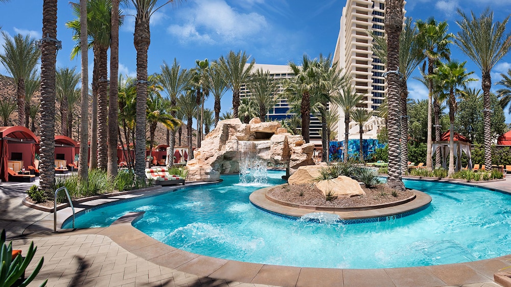 harrahs resort southern california