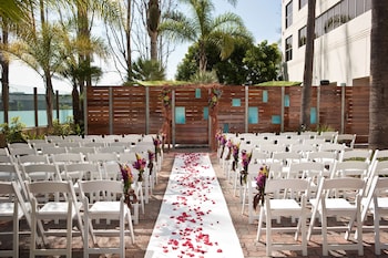 embassy suites by hilton san diego la jolla