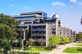 embassy suites by hilton san diego la jolla