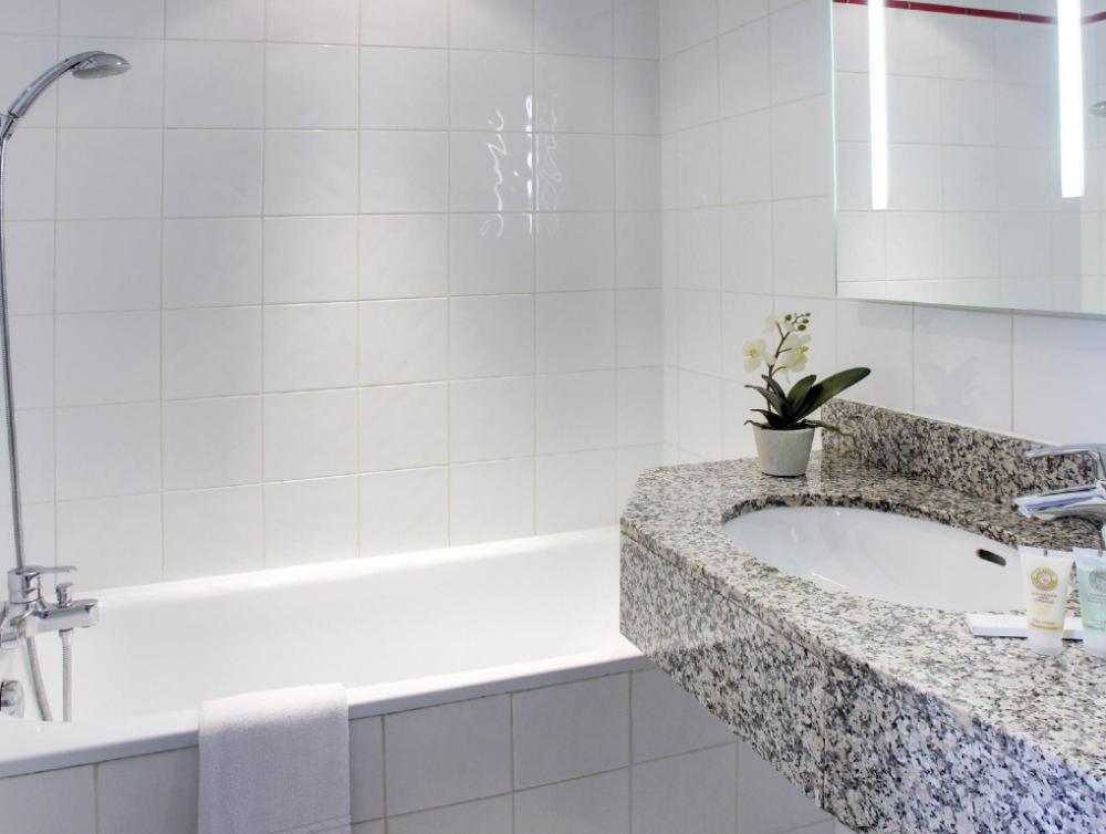 neuville arc de triomphe