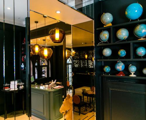 neuville arc de triomphe