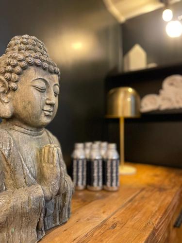 neuville arc de triomphe