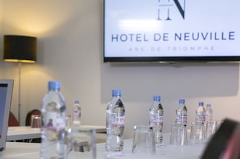 neuville arc de triomphe