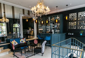 neuville arc de triomphe