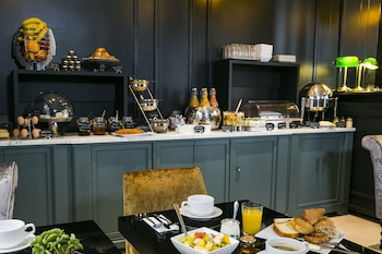 neuville arc de triomphe