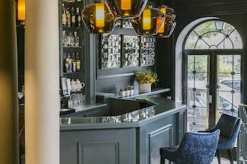 neuville arc de triomphe