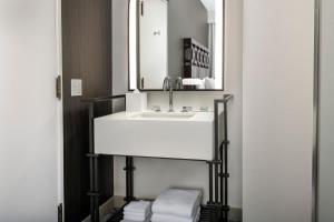 courtyard by marriott san diego downtown