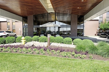 livinn hotel cincinnati sharonville convention center