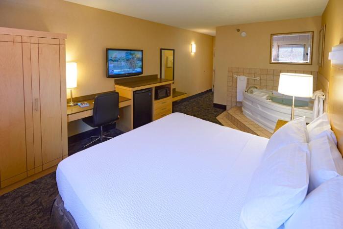 livinn hotel cincinnati sharonville convention center