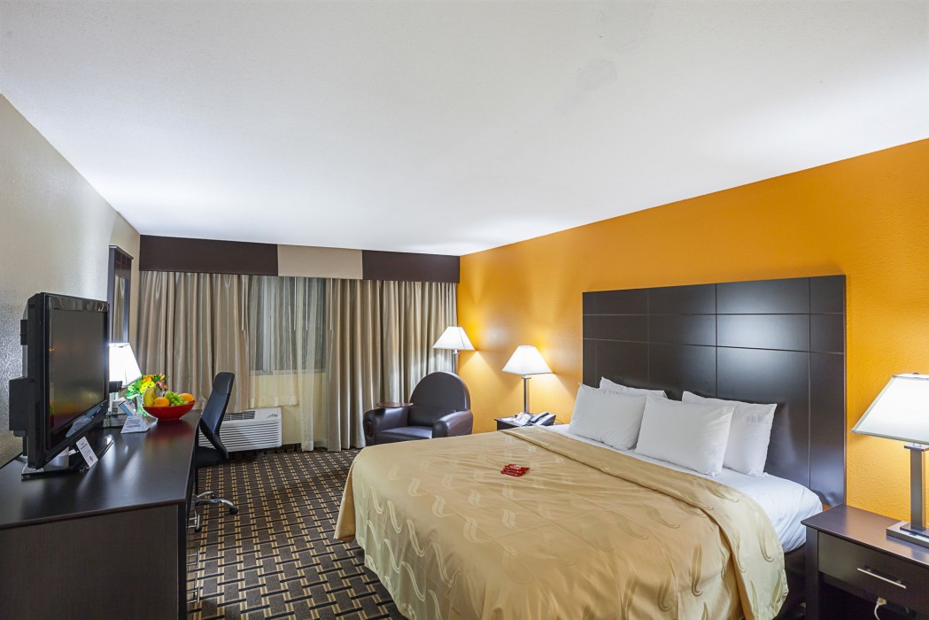 quality inn and suites cincinnati downtown