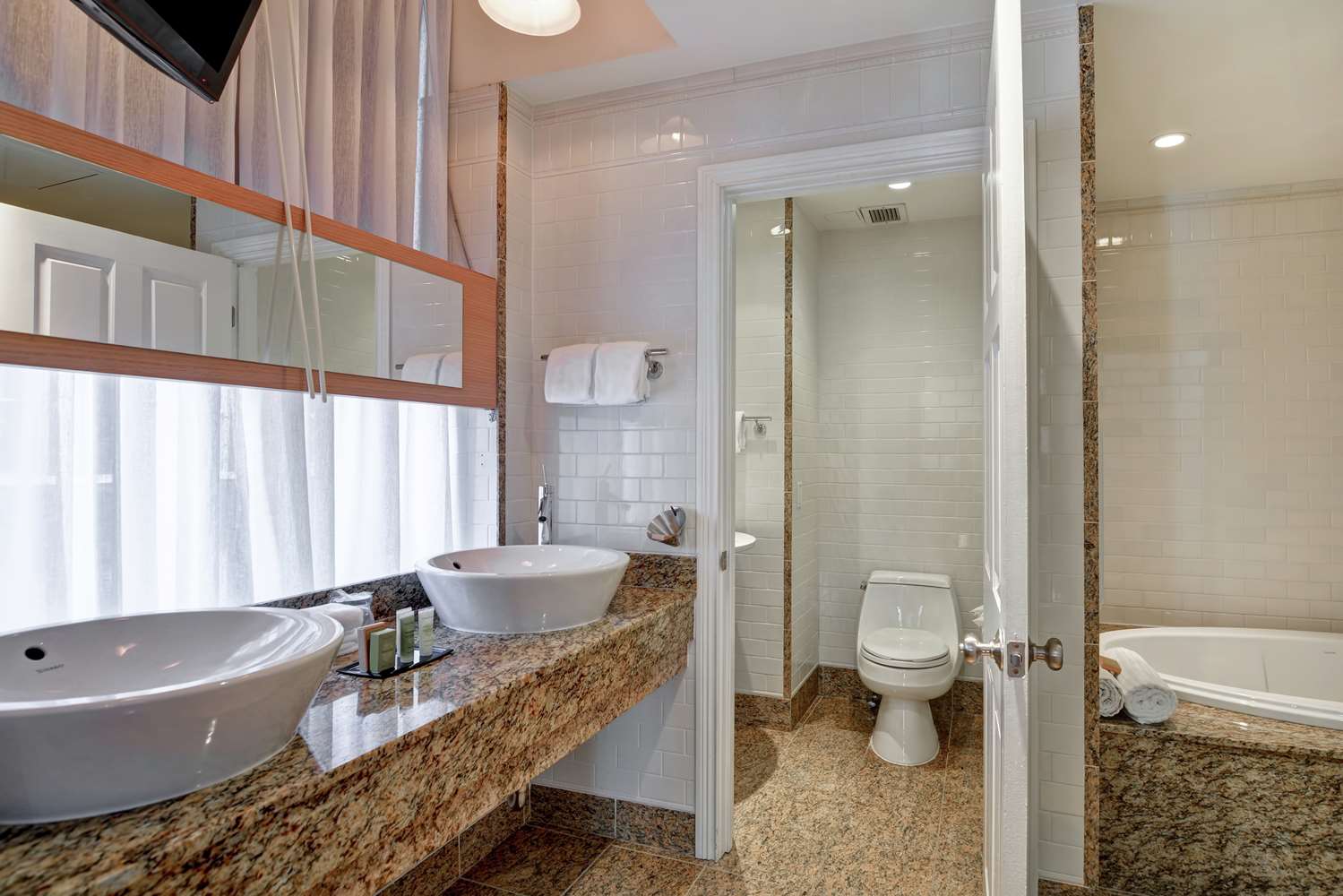 the cincinnatian hotel curio collection by hilton