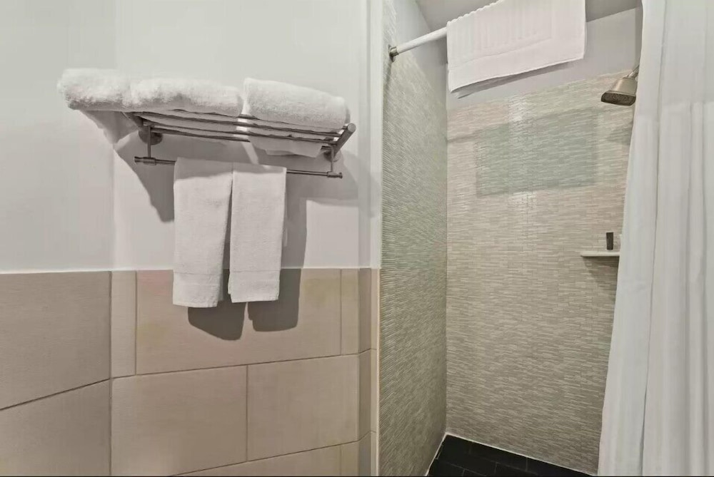 quality inn center city