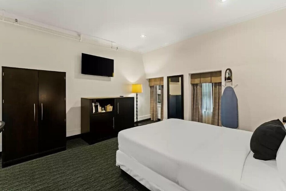 quality inn center city