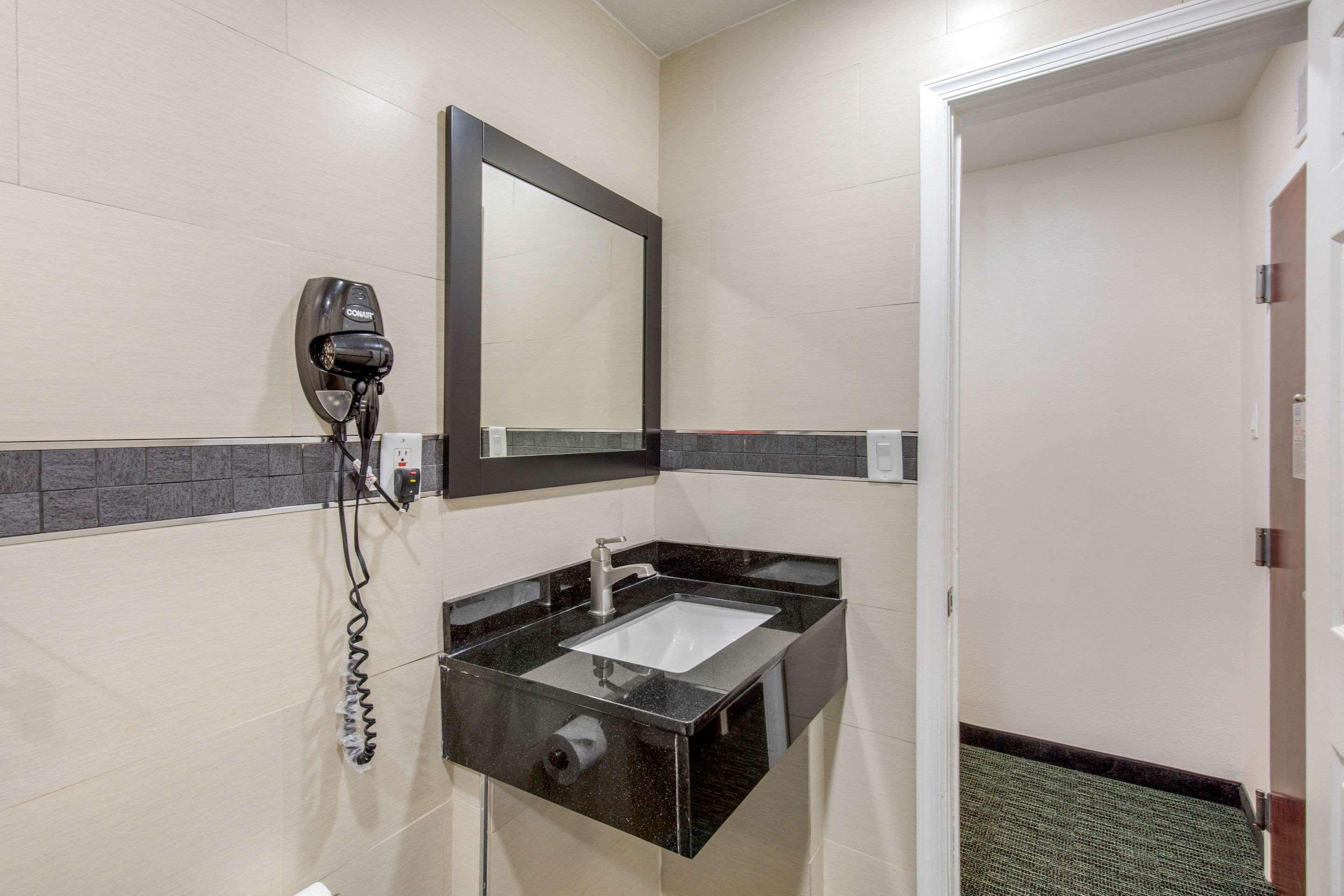 quality inn center city