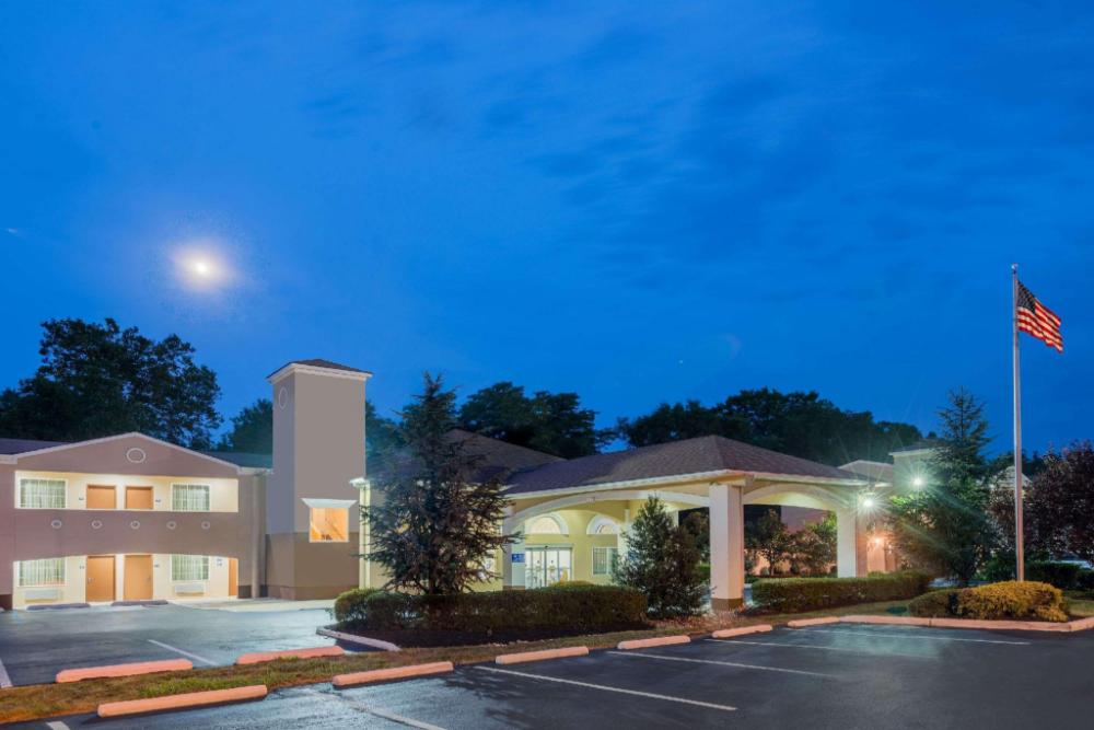 days inn and suites by wyndham cherry hill philadelphia