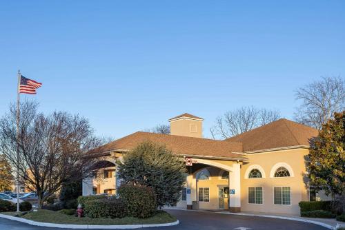 days inn and suites by wyndham cherry hill philadelphia