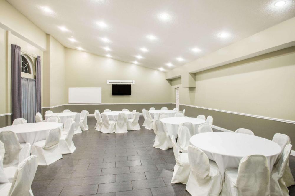 days inn and suites by wyndham cherry hill philadelphia