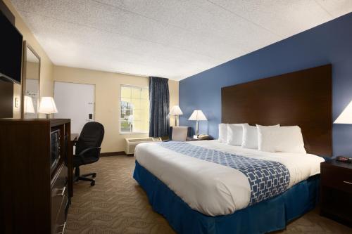 days inn and suites by wyndham cherry hill philadelphia