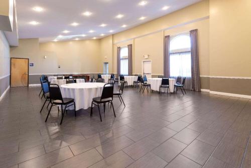 days inn and suites by wyndham cherry hill philadelphia