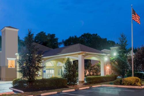 days inn and suites by wyndham cherry hill philadelphia