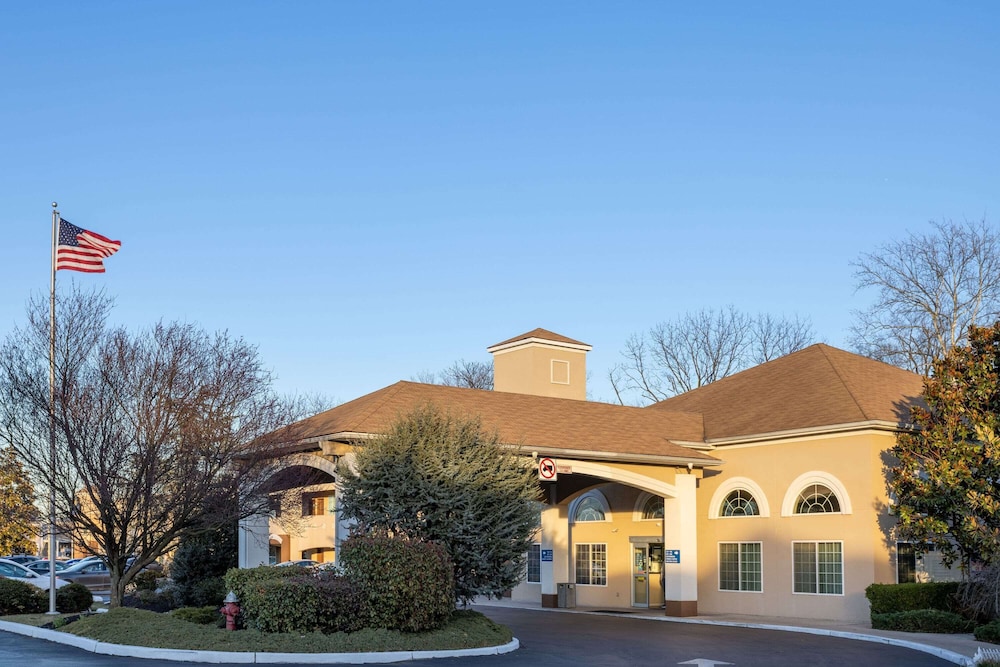 days inn and suites by wyndham cherry hill philadelphia