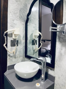 hotel napoleon beirut