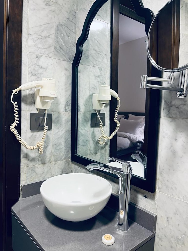 hotel napoleon beirut